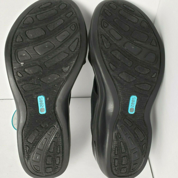 BZEES Desire Sandals Sz 10 M (fits like a size 9) Black Wedges - Picture 3 of 8